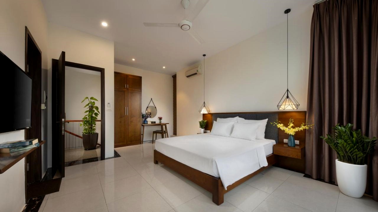 Không gian phòng có nhiều chậu cây xanh 